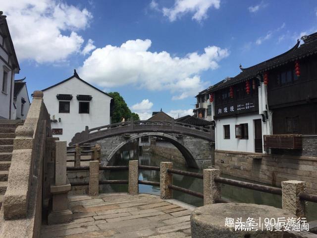 “嘟嘟唇”是做了丰唇，整容失败影响气质？